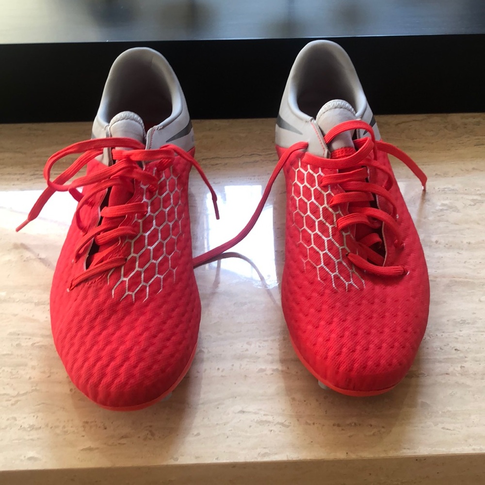 Nike Hypervenom (Nike skin) Soccer Cleats.